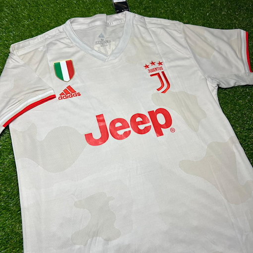 Picture of Juventus 19/20 Away Ronaldo