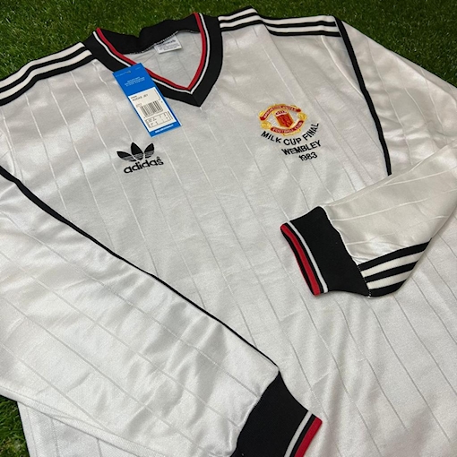 Picture of Manchester United 82/83 Away Final Long-sleeve