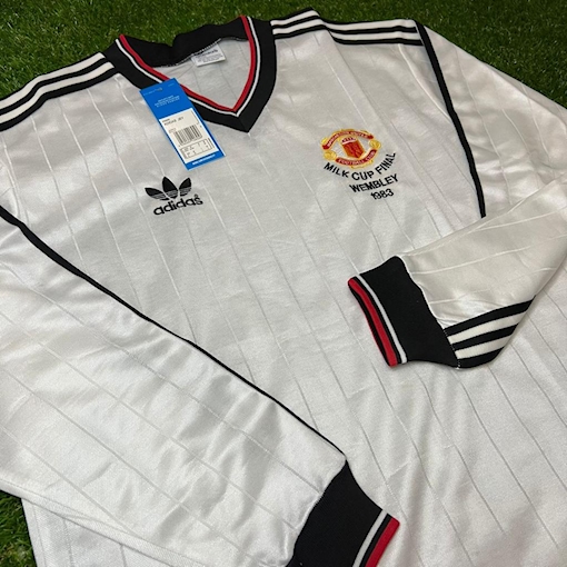 Picture of Manchester United 1983 Away Final Long-sleeve