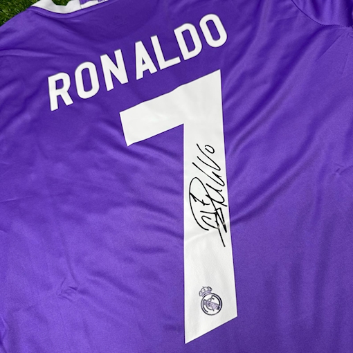 صورة Real Madrid 16/17 Away Ronaldo Signature Edition