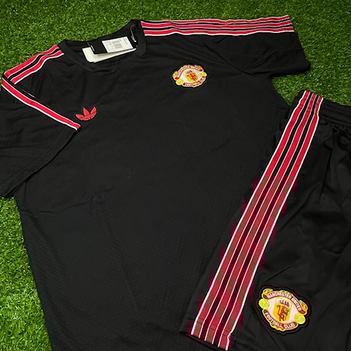 Picture of Manchester United 2025 Training Kit Black