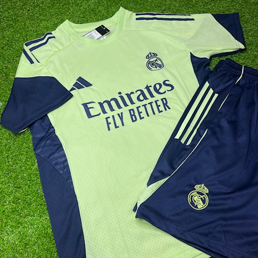 صورة Real Madrid 2025 Training Kit Light Green