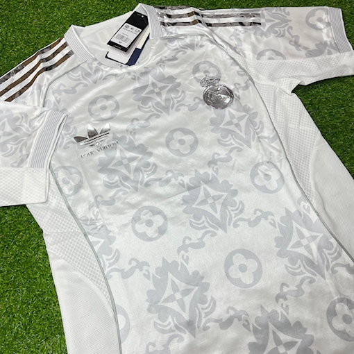 صورة Real Madrid 2025 "Galaxy Light" Special Edition